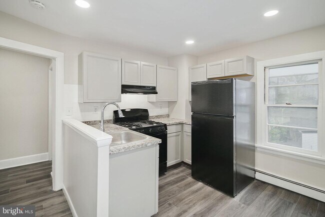 Building Photo - 310 Dorrance St