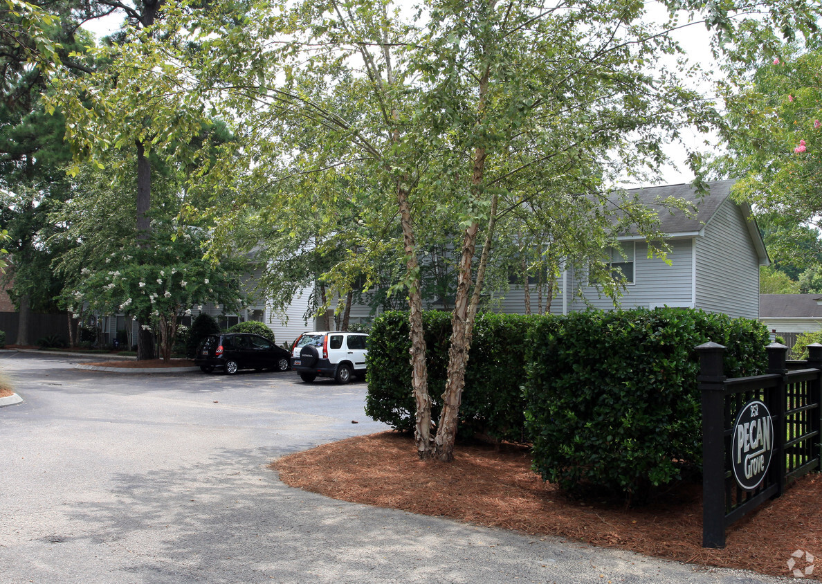 Building Photo - Pecan Grove Apartments