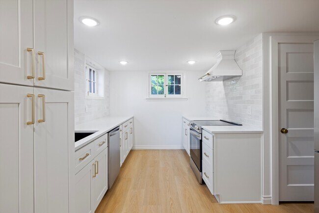 Building Photo - 317 Main St