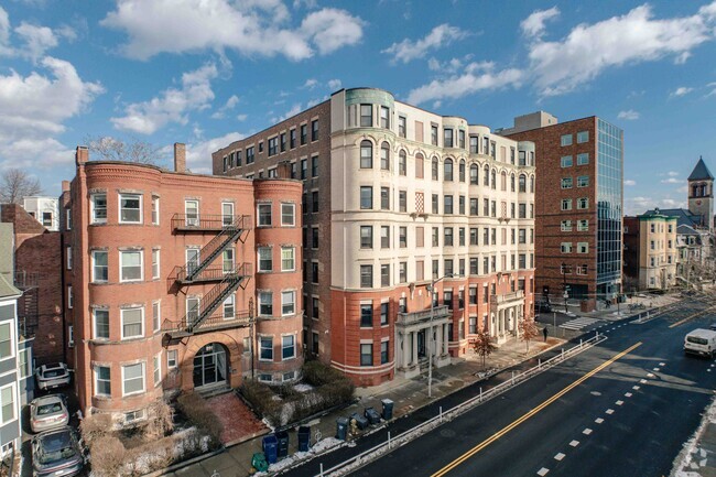 Building Photo - 881 Massachusetts Ave
