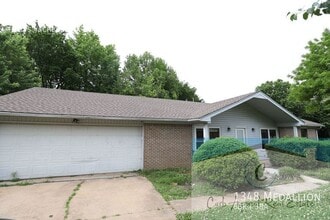 Building Photo - 1348 Medallion Dr