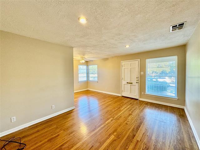 Foto del edificio - 5404 Martel Ave