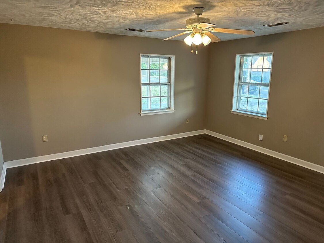 Foto principal - 519 Shelton Rd