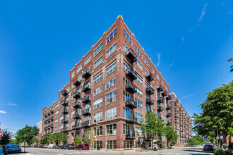 Building Photo - 1500 W Monroe St