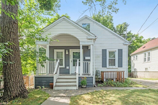 Foto del edificio - 4 br, 2 bath House - 809 Hillcrest Drive