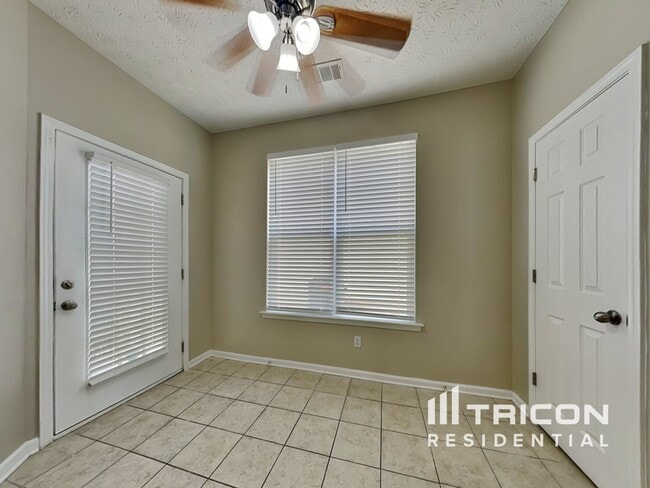 Building Photo - 4664 Parkway Cir