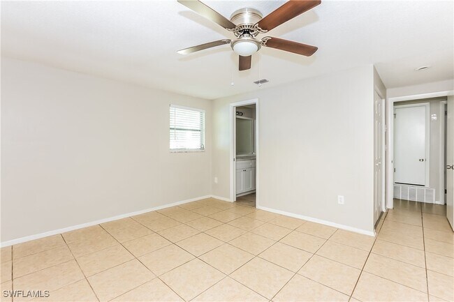Foto del edificio - 8781 Fay Ave