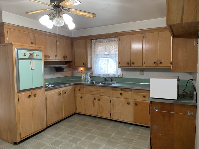 Vintage Kitchen - 6768 Oakdale Rd