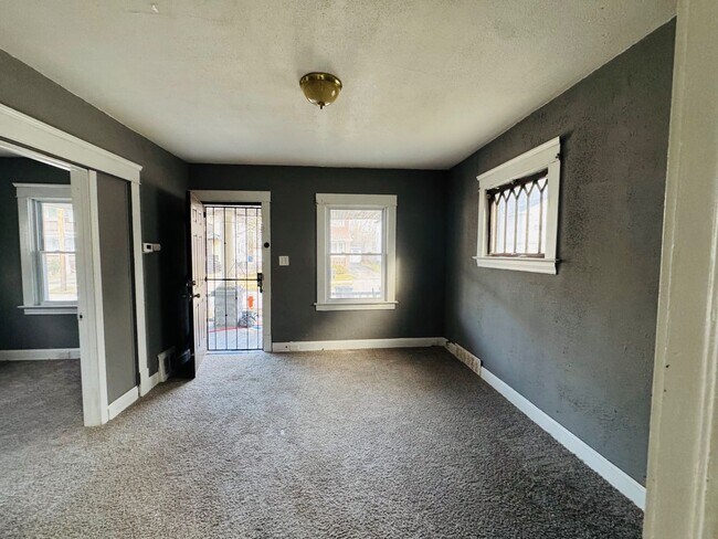 Foto del edificio - 2816 E 125th St