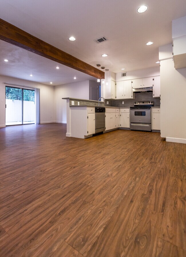 Building Photo - 1463 Redbud Trl