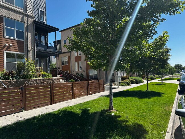 Foto del edificio - "Experience Modern Comfort: Spacious 2-Bed...
