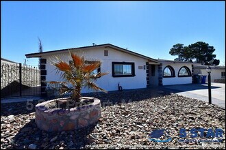 Building Photo - 415 Balboa Rd