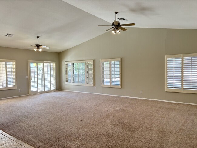Foto del edificio - 15011 W Verde Ln