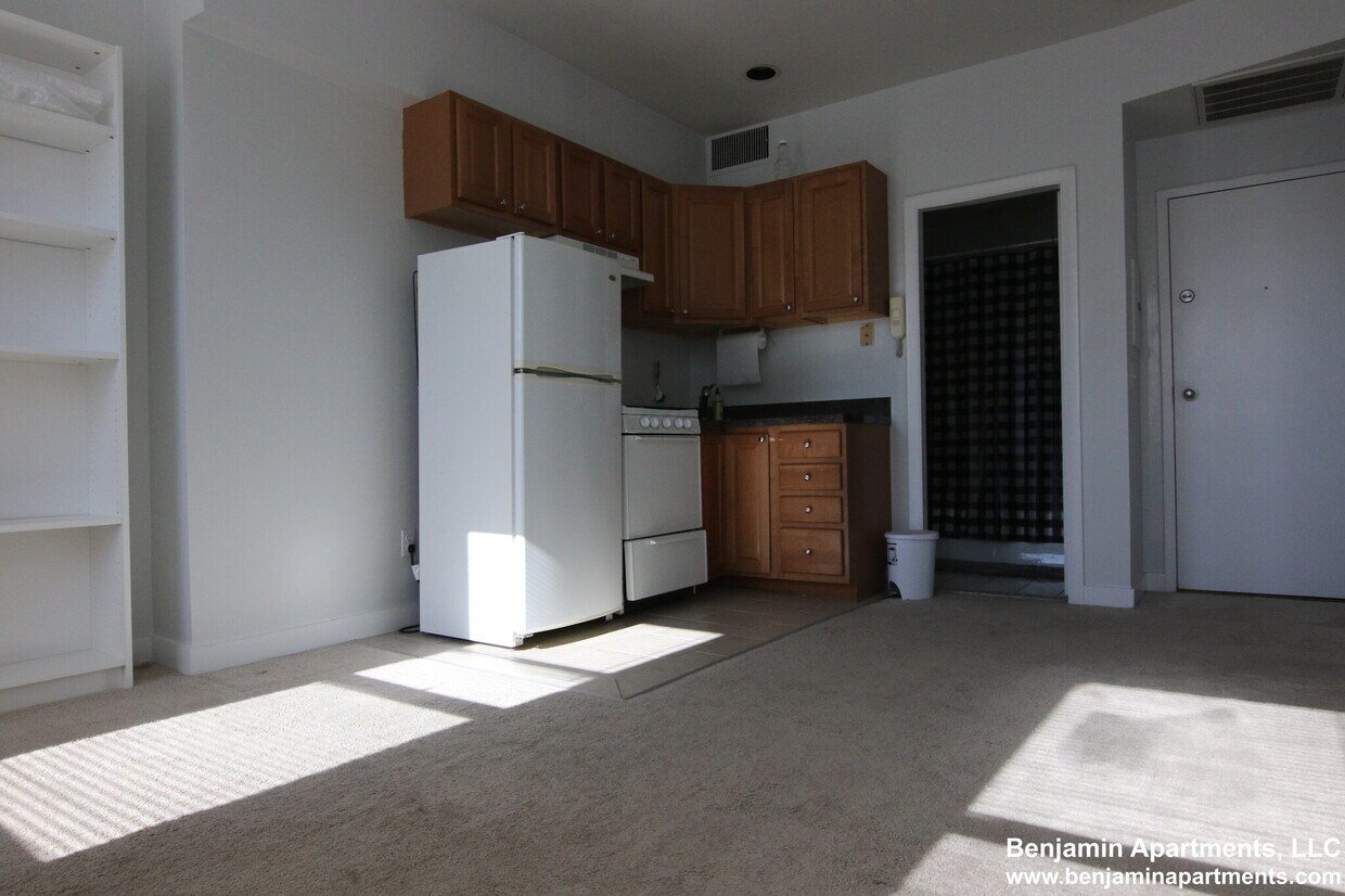 Building Photo - 546 Columbus Ave