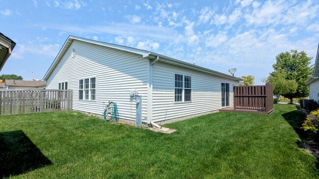 Building Photo - 1643 Chestnut Dr