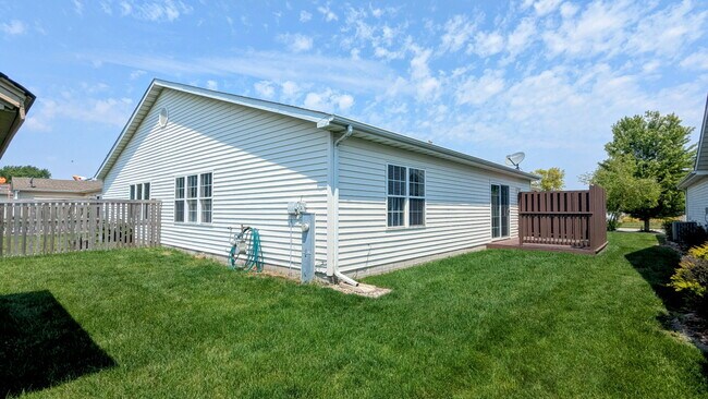 Foto del edificio - 1643 Chestnut Dr