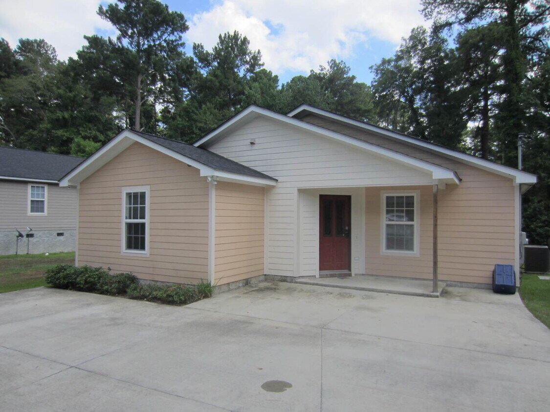Foto principal - 3 Bedroom / 3 Bath House