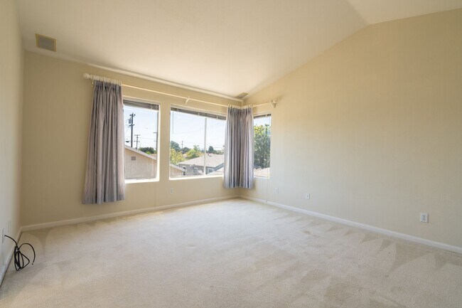 Foto del edificio - ***Exceptional 3BR/2.5BA Residence in Prime *** San Leandro Location