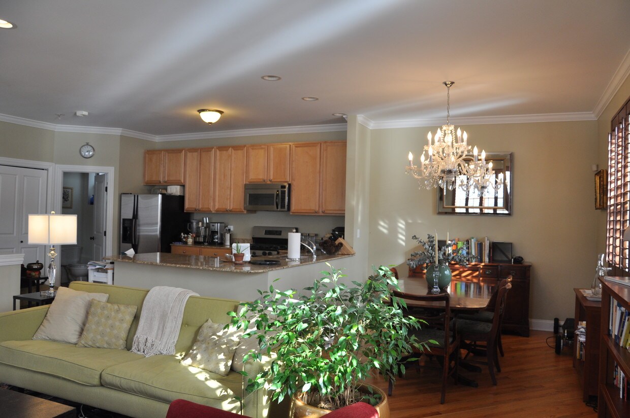 Main Floor - 2217 N Oakley Ave