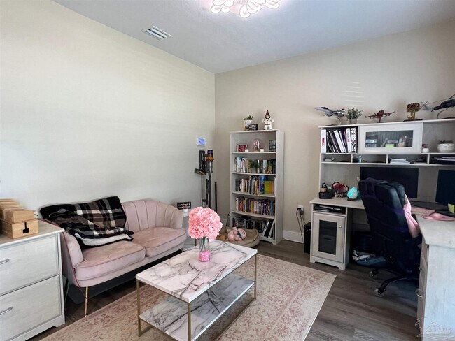 Foto del edificio - 5709 Danbury Blvd