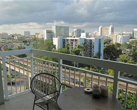 Foto del edificio - 816 NW 11th St