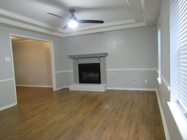 Building Photo - 303 Merganzer Dr