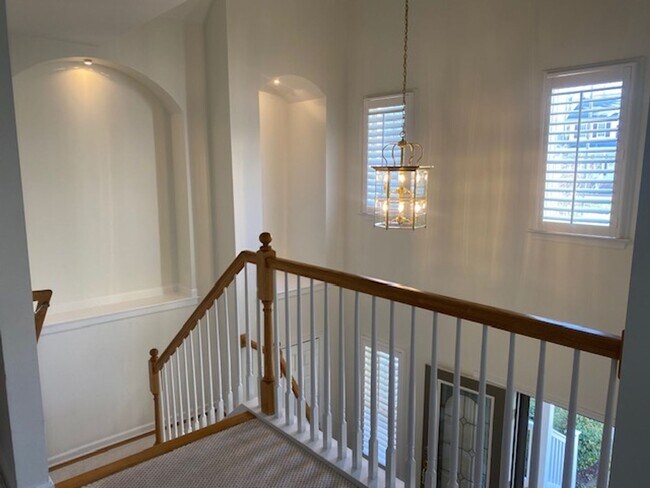 Building Photo - 6253 N Mayfair Cir