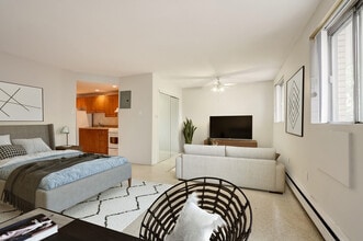 Building Photo - 235 Bay St