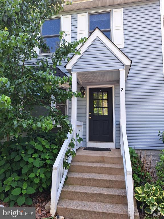 Building Photo - 21 Stonewall Ct