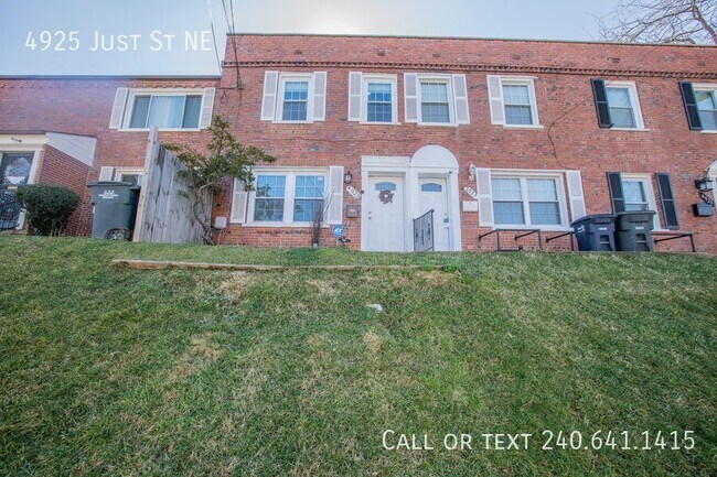 Building Photo - 4925 Just St NE