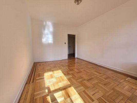 Foto del edificio - 1 bedroom in BRONX NY 10456