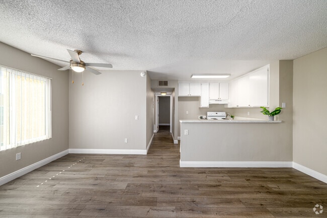 2BR, 2BA - 800SF - Living Room - Date Palms