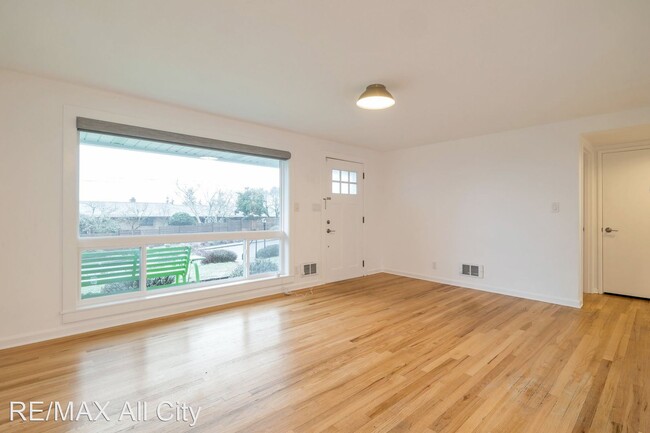 Building Photo - 3 br, 1 bath House - 8806 38th Ave SW