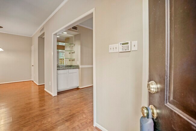 Foto del edificio - 2001 Bering Dr