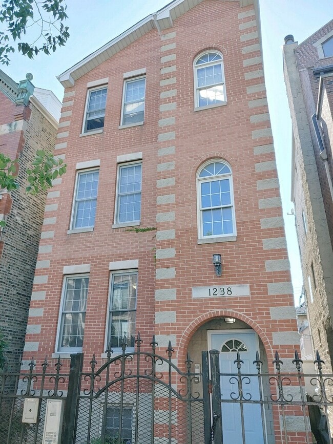 Building Photo - 1238 N Cleaver St