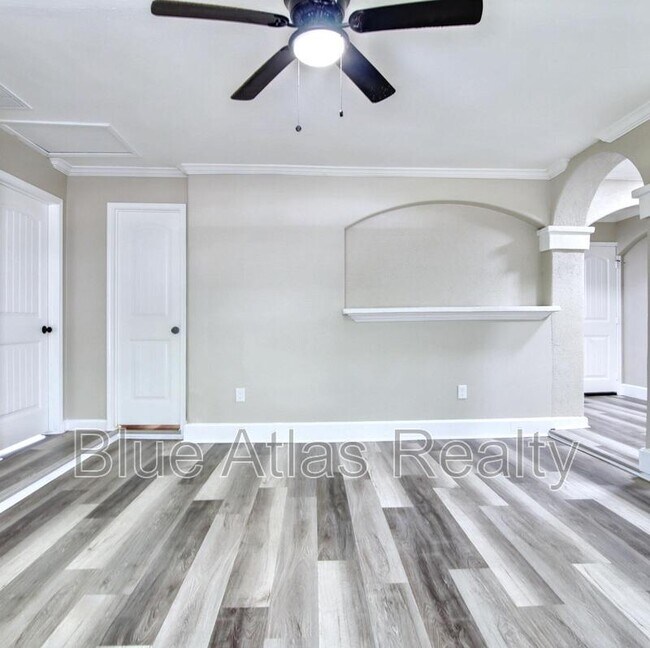 Foto del edificio - 7838 Maxwell Ave