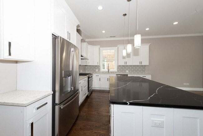 Building Photo - 4429 N Kimball Ave