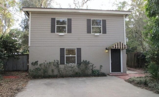 Building Photo - 516 E Esther St
