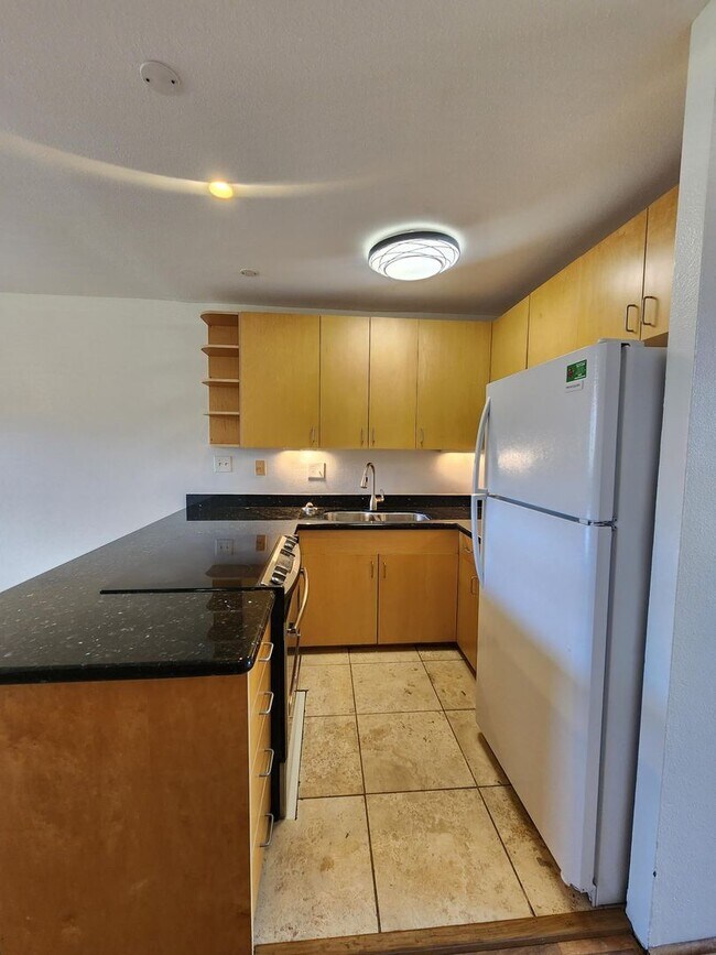 Building Photo - 2304