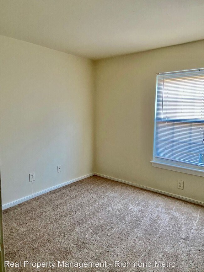 Building Photo - 301 Newcastle Dr
