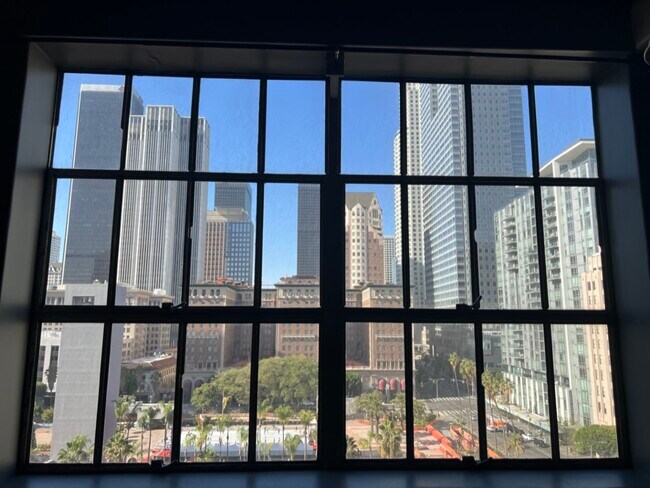 Foto del edificio - 312 W 5th St