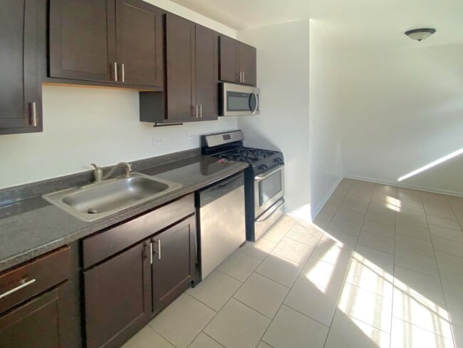 Building Photo - 5403 S Harper Ave