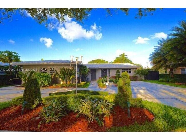 Building Photo - 14001 Cypress Ct