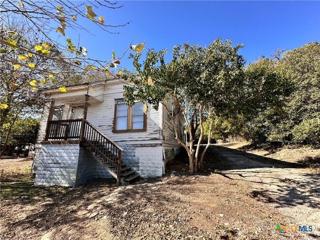 Building Photo - 244 W Sessom Dr