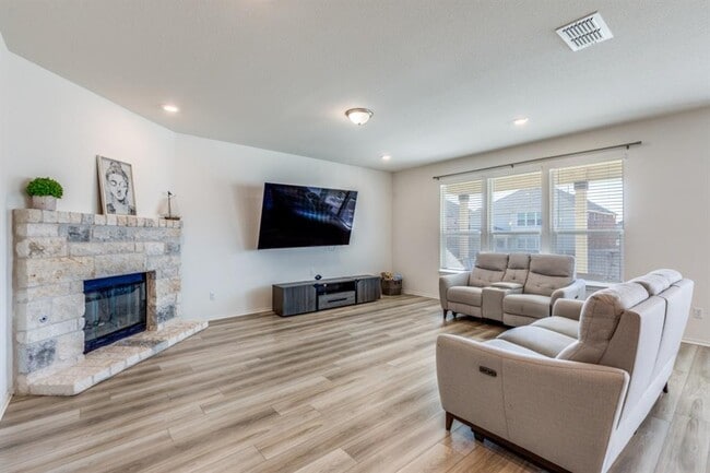 Building Photo - 4638 Teverola Dr