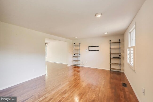 Building Photo - 1337 Crockett Ln