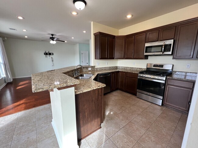Building Photo - 13896 Ponderosa Dr