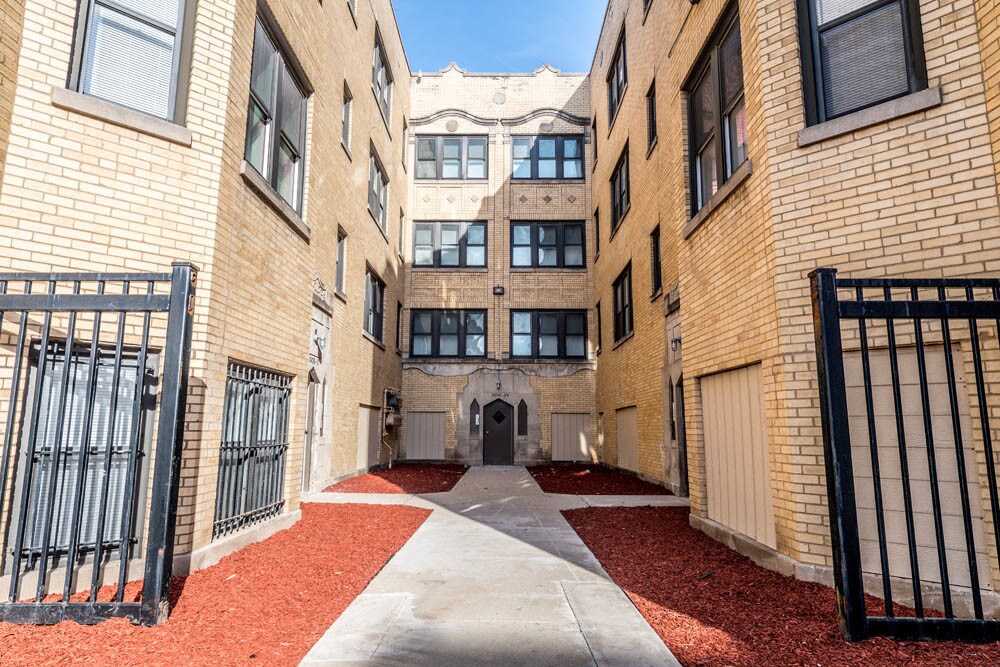 Foto principal - 426 S Laramie Ave