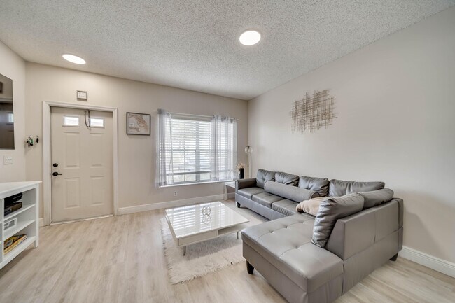 Foto del edificio - 16732 Hemingway Dr