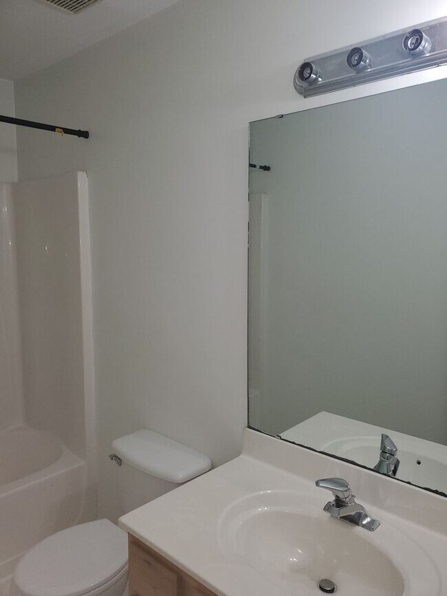 Foto del edificio - 6801 Louisburg Rd - Raleigh 27616